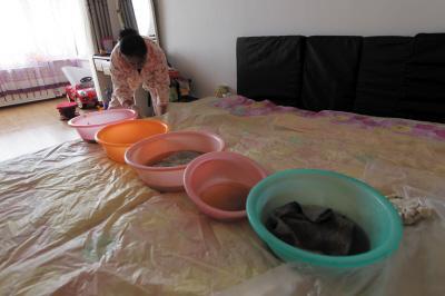 登封楼上漏水，住户失联，小区没物管，业主维权难！律师来支招……